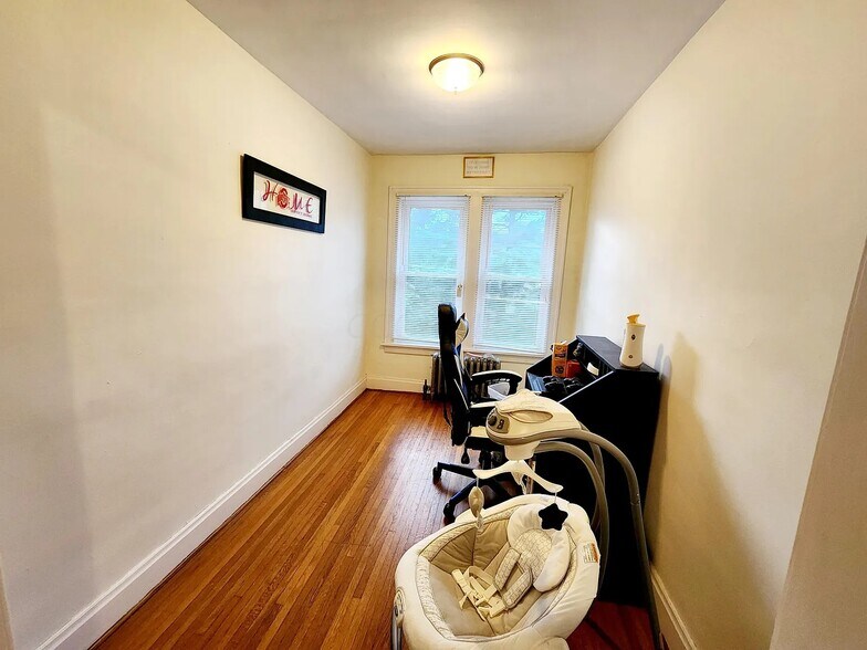 Second floor bonus space off foyer - 331 N North St