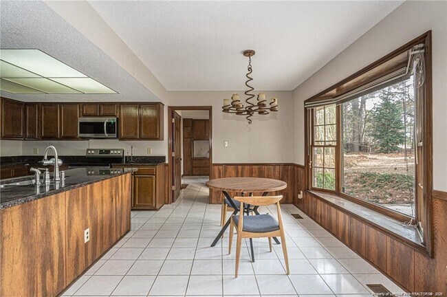 Building Photo - 6821 Thames Dr