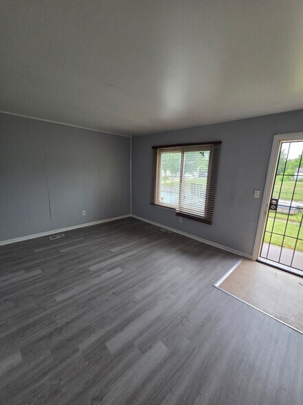 Building Photo - 6630 Eastmont Dr