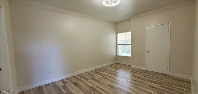 Building Photo - 8250 N Grand Canyon Dr