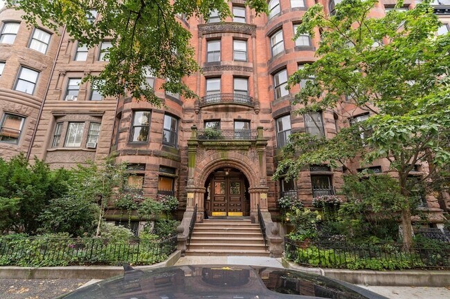 Building Photo - 259 Beacon St