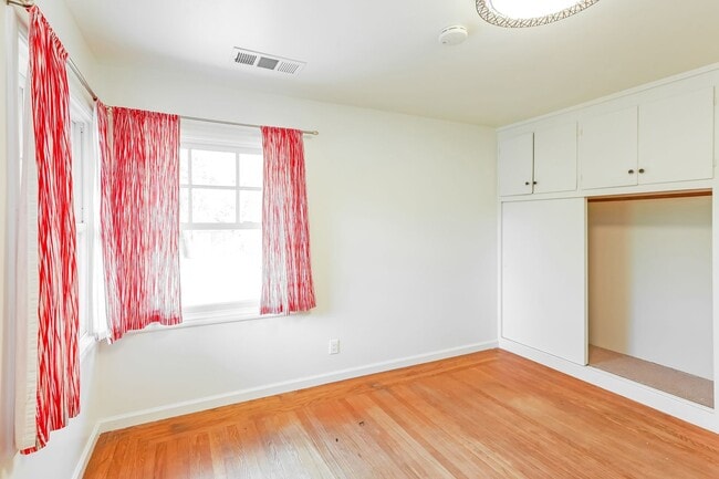 Building Photo - 3 Bedroom Home In Desirable Lafayette!