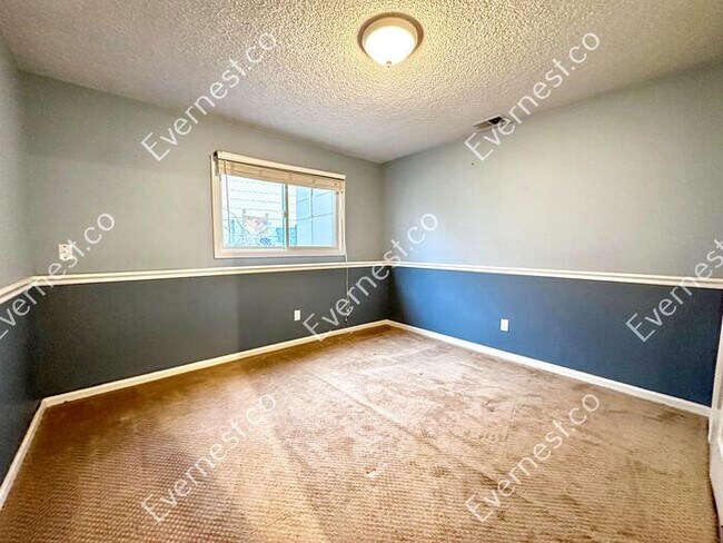 Building Photo - Charming 4-Bedroom Home with Spacious Layo...