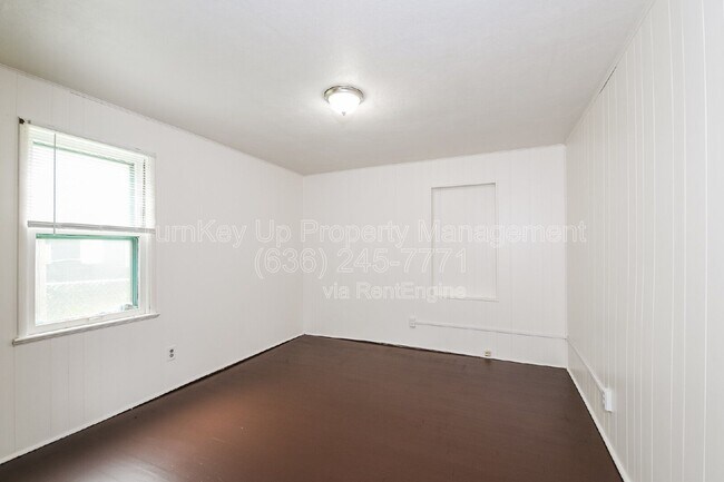 Building Photo - 7150 Manette Dr