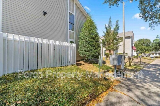 Building Photo - 7171 N 9th Ave