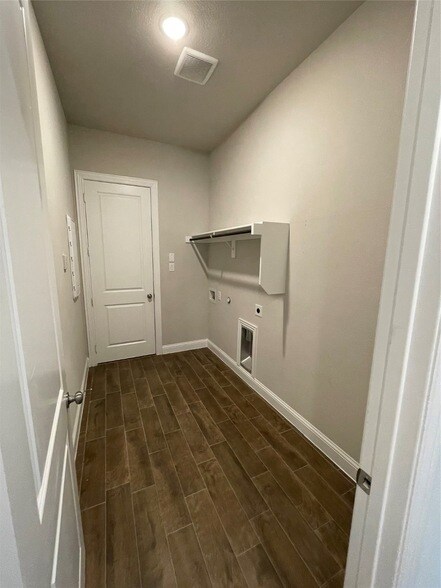 Building Photo - 4021 Angelina Dr