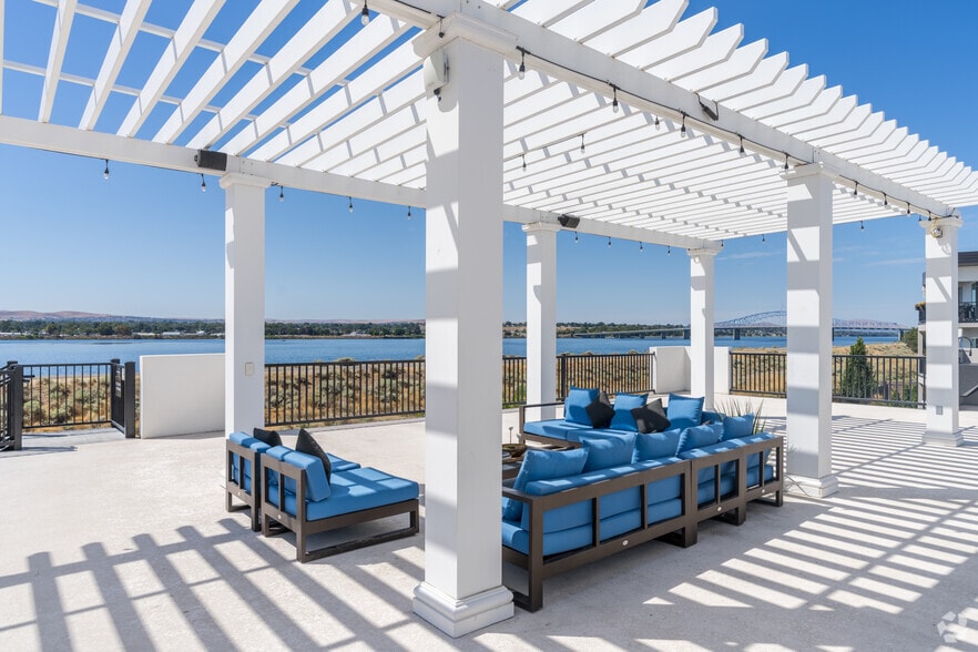 Pergola - Columbia River Walk