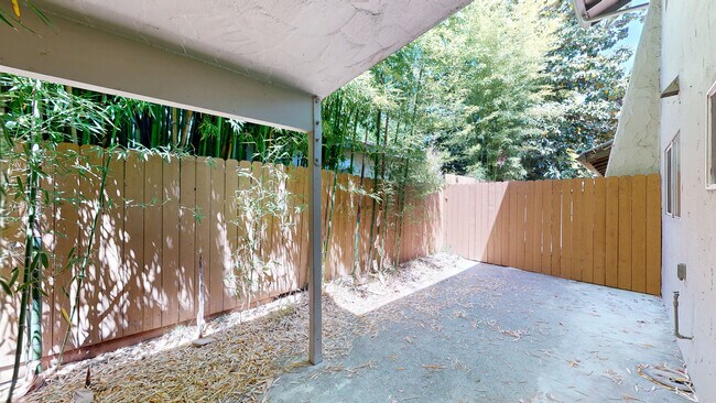 Building Photo - 18167 Happy Ln