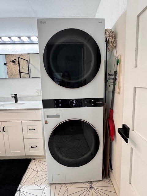 Building Photo - 2204 Palmera Cove