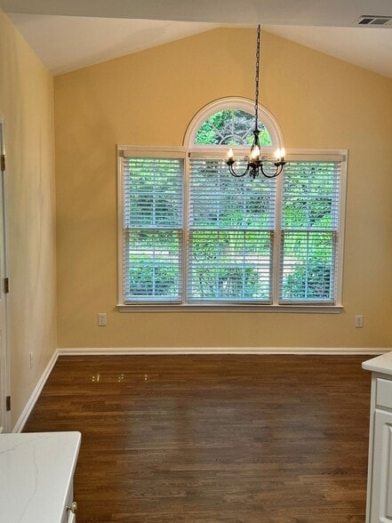 Building Photo - 420 White Rose Trce