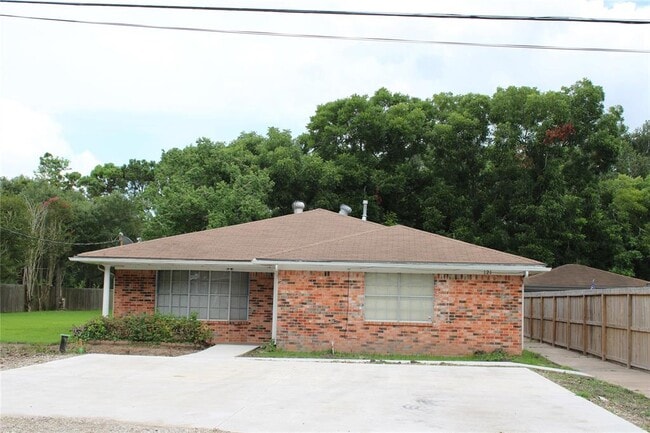 Primary Photo - 121 Mary Ln