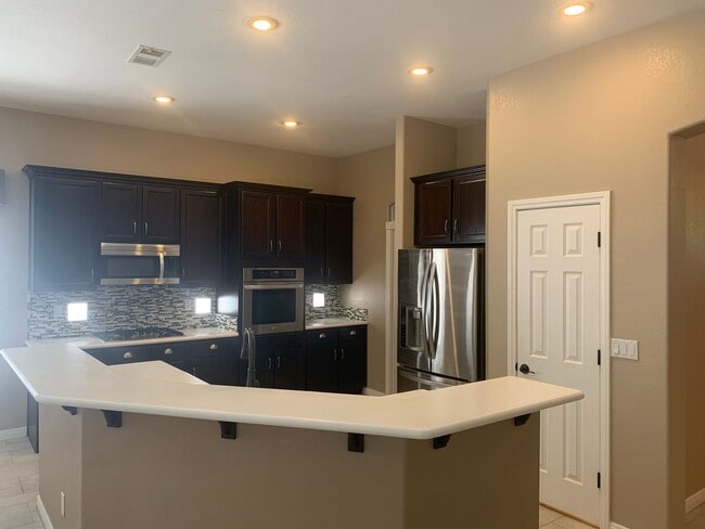 Building Photo - Gated Meticulous Summerlin Home