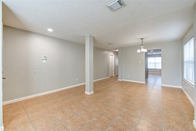 Building Photo - 1823 Usher Ct