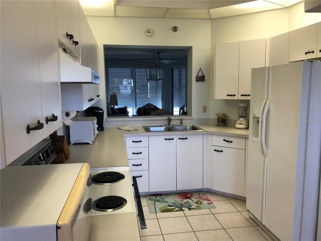 Building Photo - 8000 Sailboat Key Blvd S