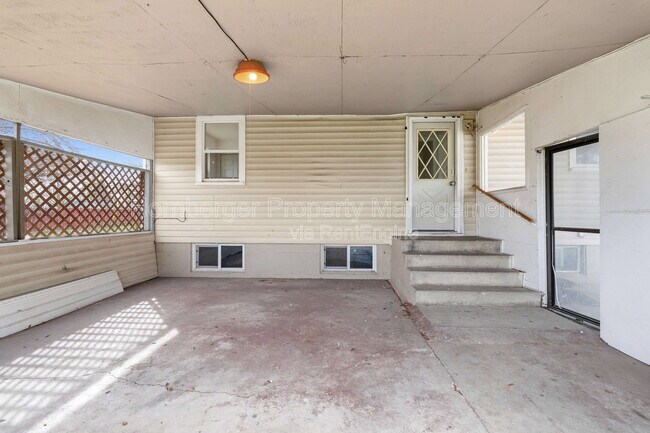 Building Photo - 6950 N Crestline St