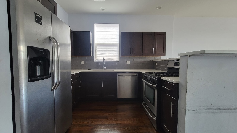 Building Photo - 504 S Oakley Blvd