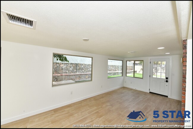 Building Photo - 3217 Wedgewood Dr