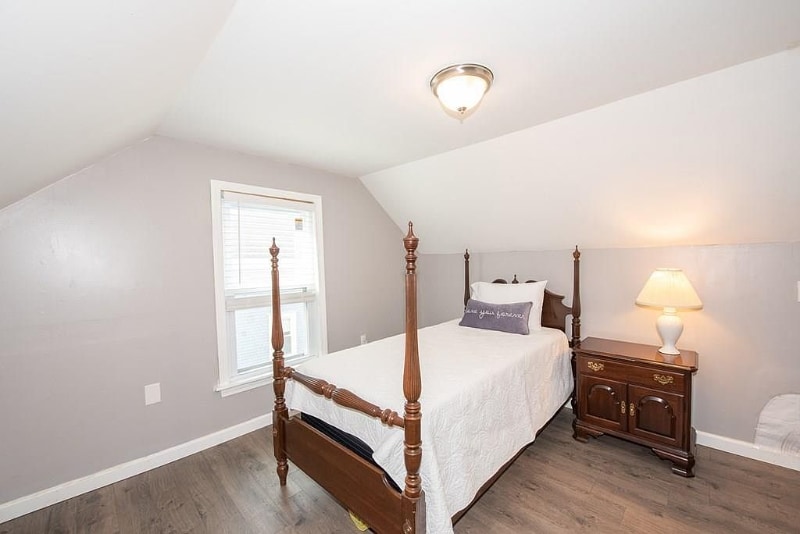 Building Photo - 5 Crescent St