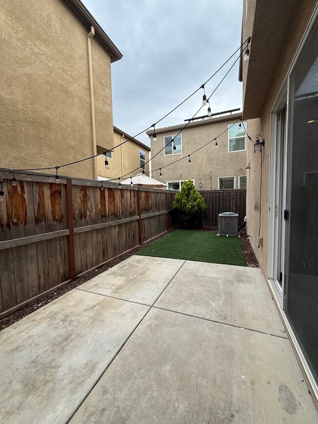 Building Photo - 2 bed | 2.5 bath | 1302 SF | 1 Car Garage | Two Story | Tenant pays $175 monthly for WS&G