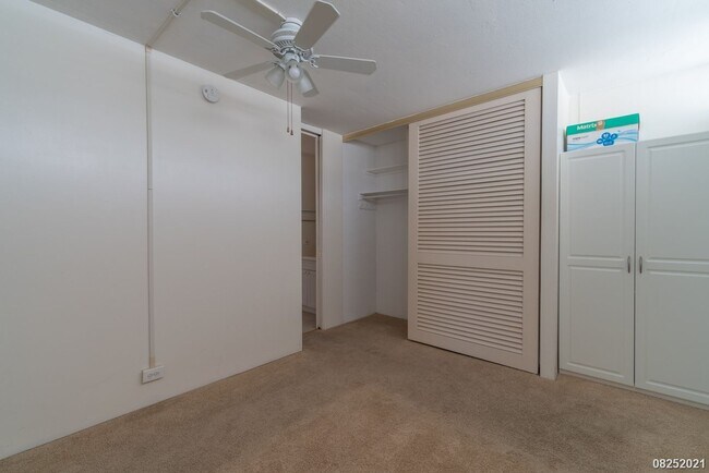 Building Photo - 1 Bed 1 Bath Camelot Condominium in Makiki