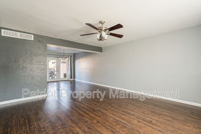 Building Photo - 8331 E Thomas Rd