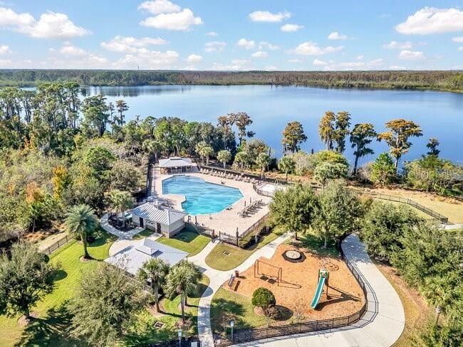 Building Photo - 8626 Crescendo Ave