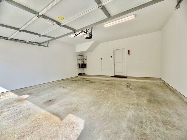 Building Photo - 1254 N Post Oak Rd