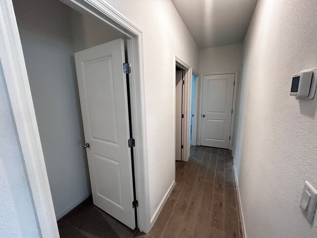 Building Photo - Beautiful Newer Build 3/2.5 with Internet ...