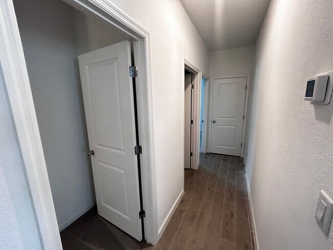Building Photo - Modern Newer Build 3 Bed 2.5 Bath. Garage. Patio. In-Unit Laundry. Internet and Lawn Care Included!