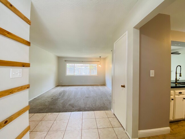 Building Photo - $2,100 Charming 3 Bedroom Home With 2 Livi...