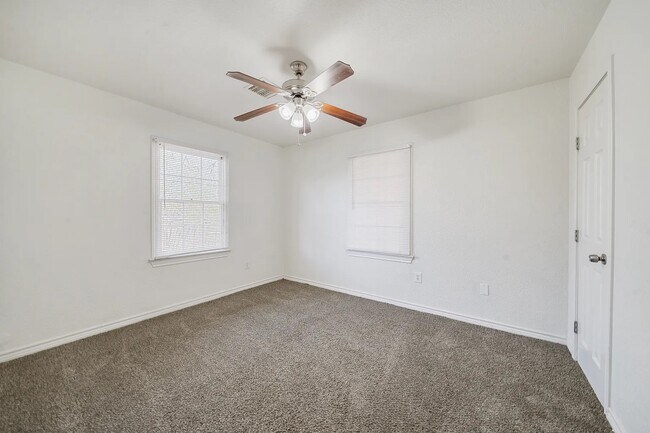 Building Photo - 1411 Sycamore St