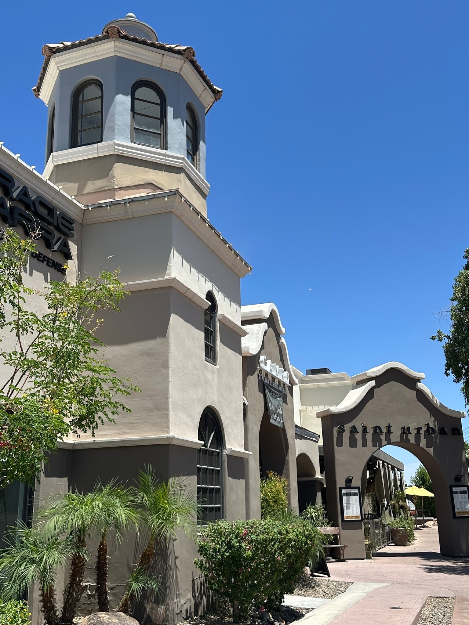 Building Photo - 8649 E Royal Palm Rd