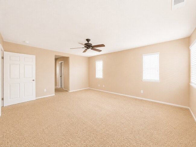 Building Photo - Beautiful Heritage Lake 3 Bedroom+ House for rent