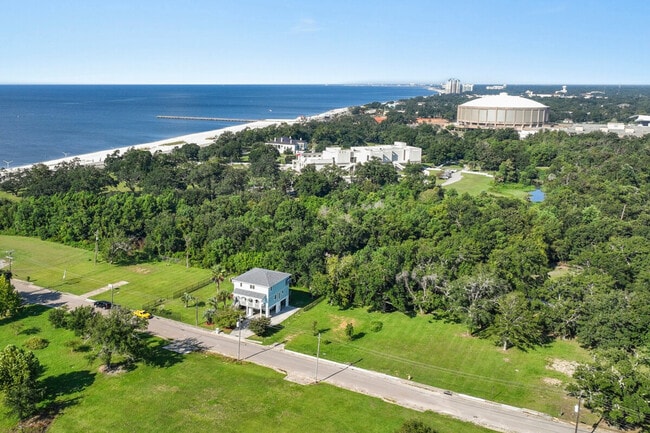 Building Photo - 139 Brady Dr