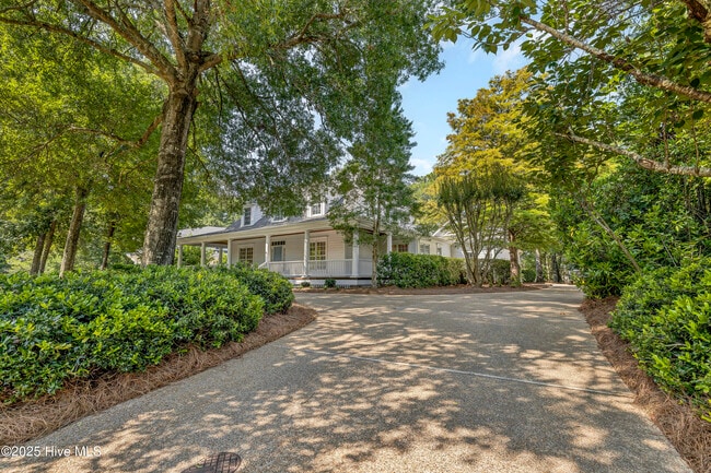 Building Photo - 844 Arboretum Dr