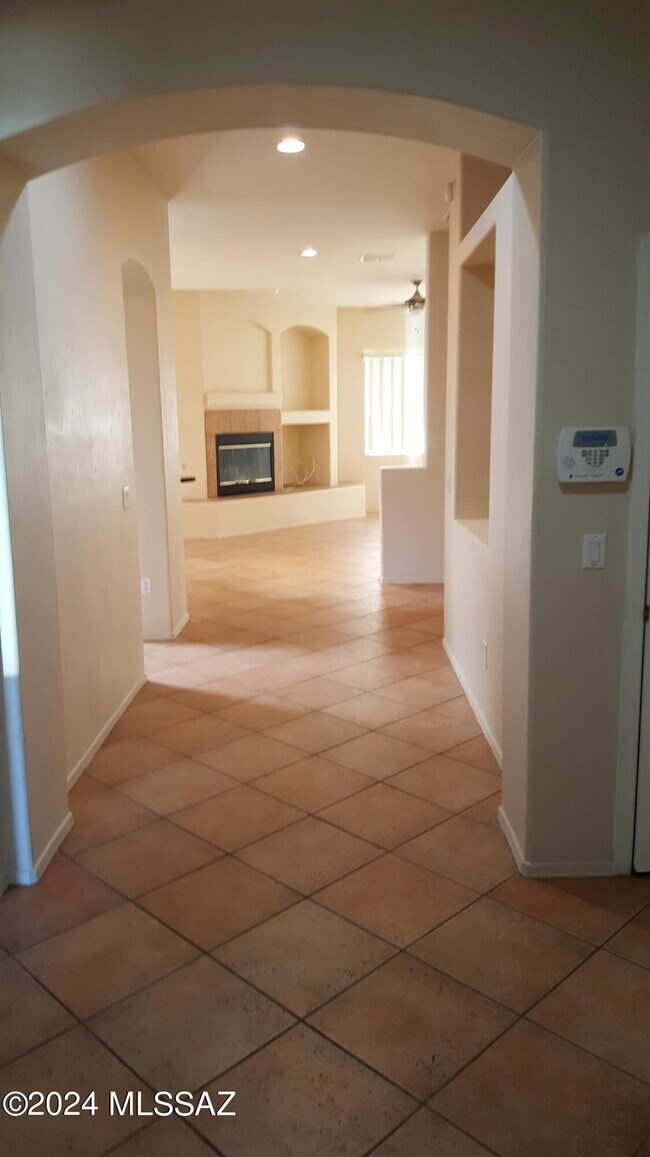 Building Photo - 13660 E High Plains Ranch St