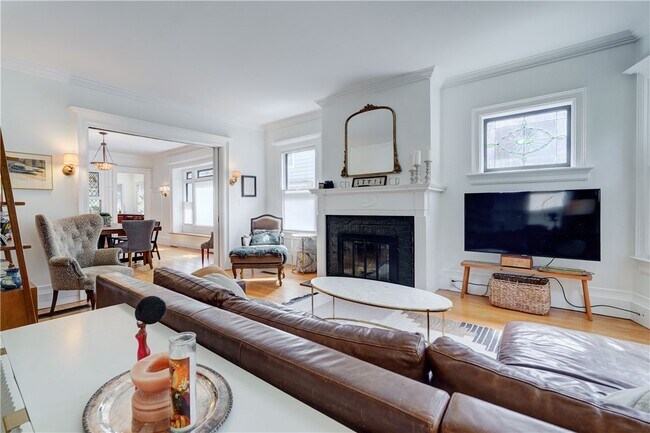 Building Photo - 18 Sibley Pl