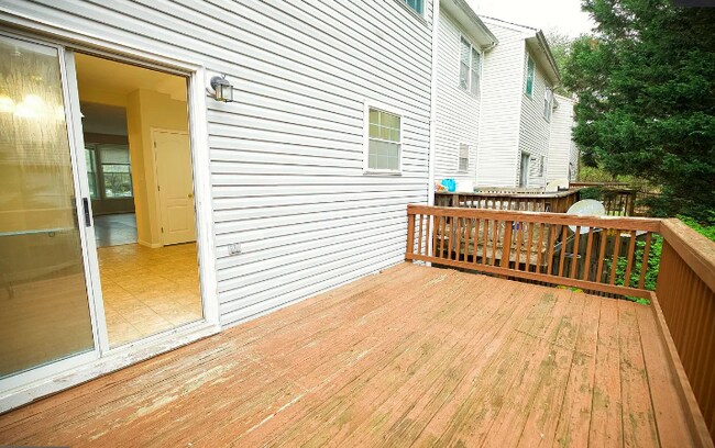 Building Photo - 1747 Wood Carriage Way