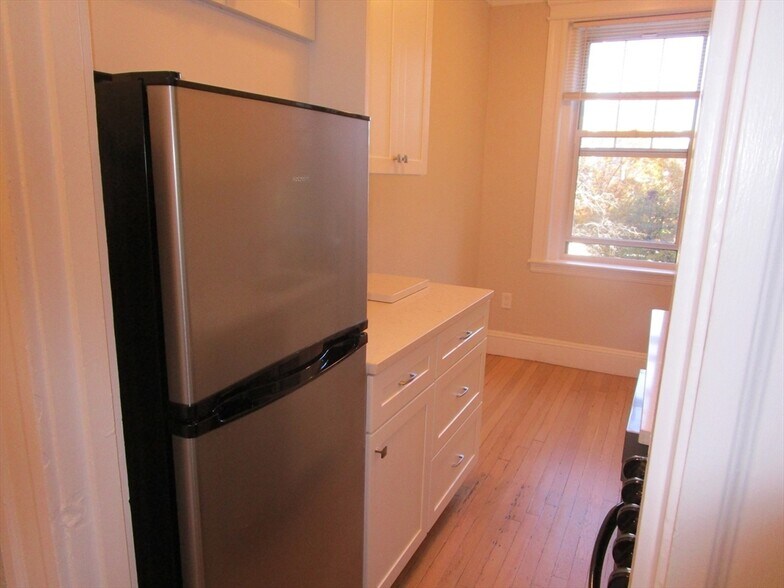 Primary Photo - 110 Riverway