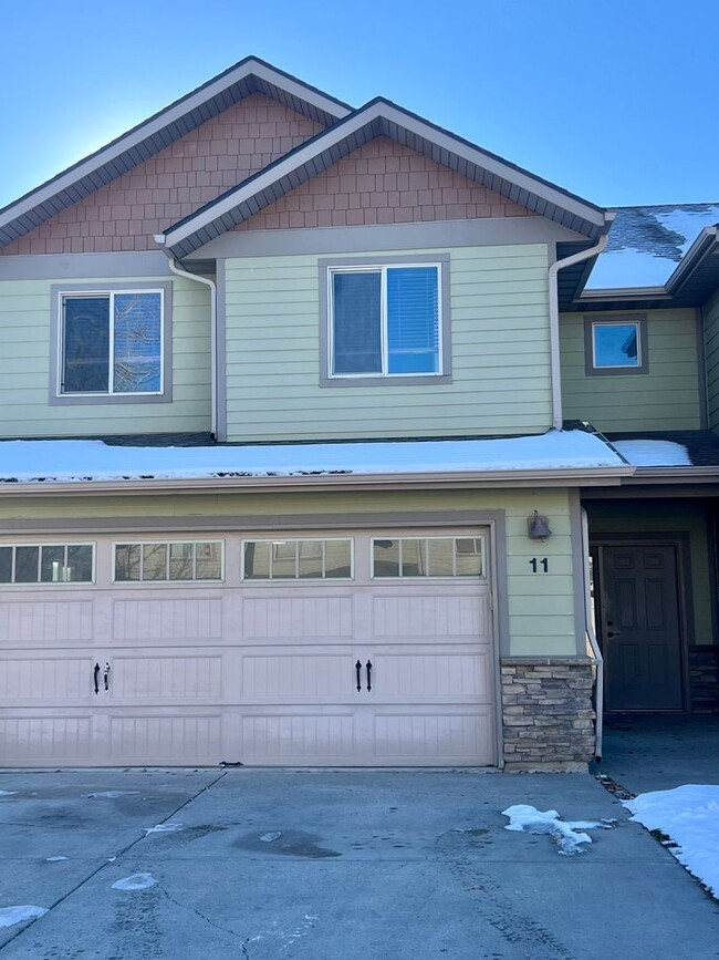 Primary Photo - 3 Bed 2.5 Bath with double attached garage...