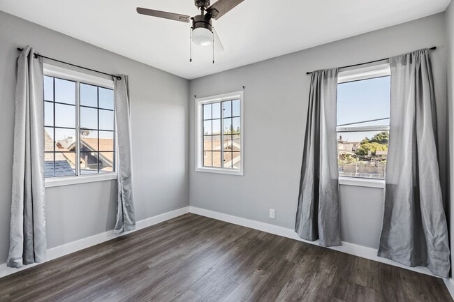 Building Photo - Beautiful 1BR 1BA Unit with Attached 1-Car Garage Located Near USC