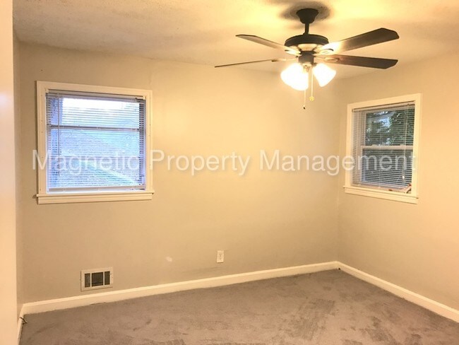 Building Photo - Great Brick Home with a Private Back Deck!