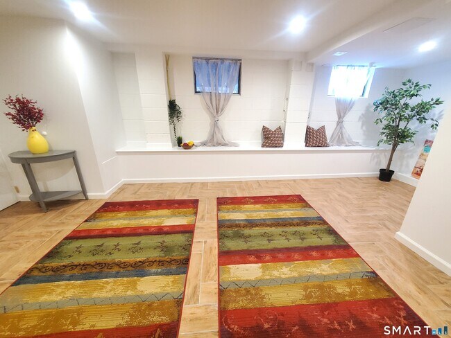 Building Photo - 42 County St