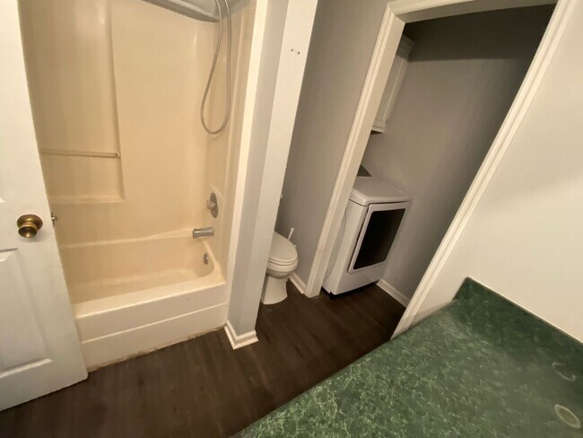 Building Photo - 205 Courtney Way