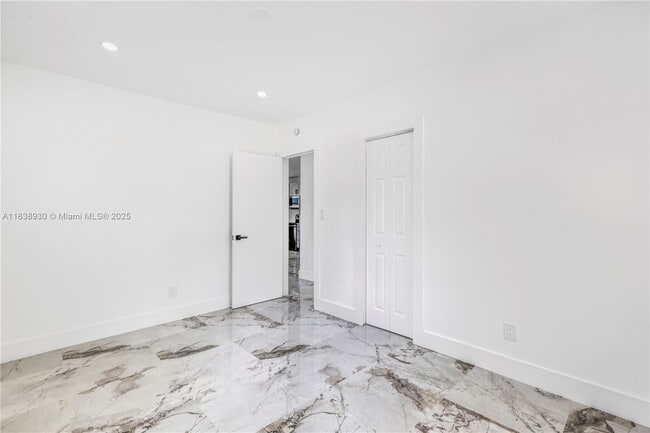 Building Photo - 809 SW 17th St