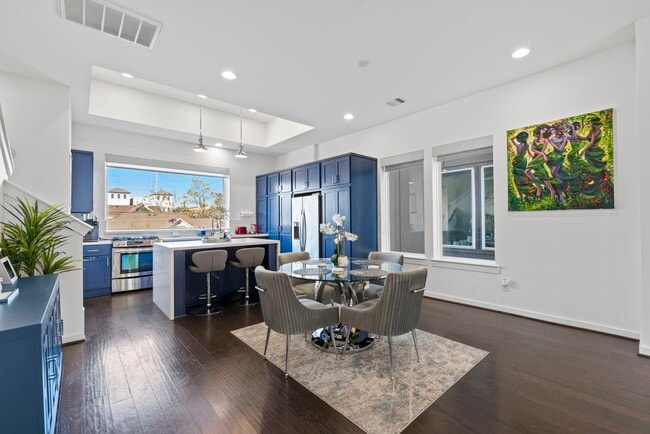 Building Photo - 1925 Shearn St