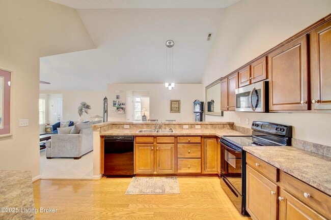 Building Photo - 9097 Royal Oak Ln