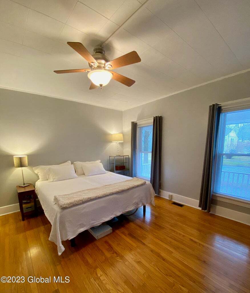 Offic, livingroom OR Bedroom #3 - 104 Catherine St