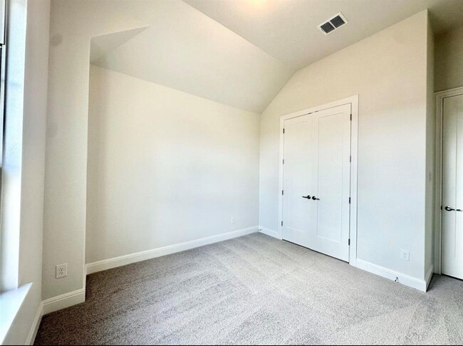Building Photo - 528 Tubman Dr