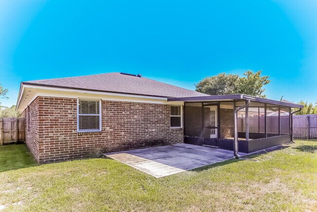 Building Photo - 10921 Mindanao Dr S